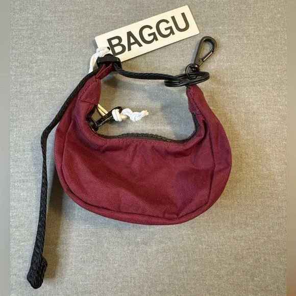 Baggu Crescent Bag Charm - Picture 1 of 3
